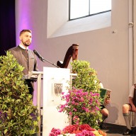 Landrat Siegfried Walch würdigte im Rahmen einer Ehrungsveranstaltung im Kulturforum der Klosterkirche engagierte Landkreisbürger © Landratsamt Traunstein